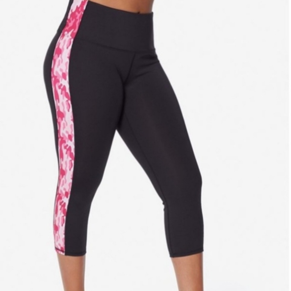 🆕️size M Ruby Ribbon Sport Crop Leggings